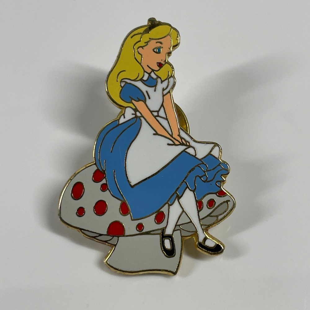 Disney Alice in Wonderland Mushroom Enamel Pin Vintage Gold Tone Lapel Hat Pin